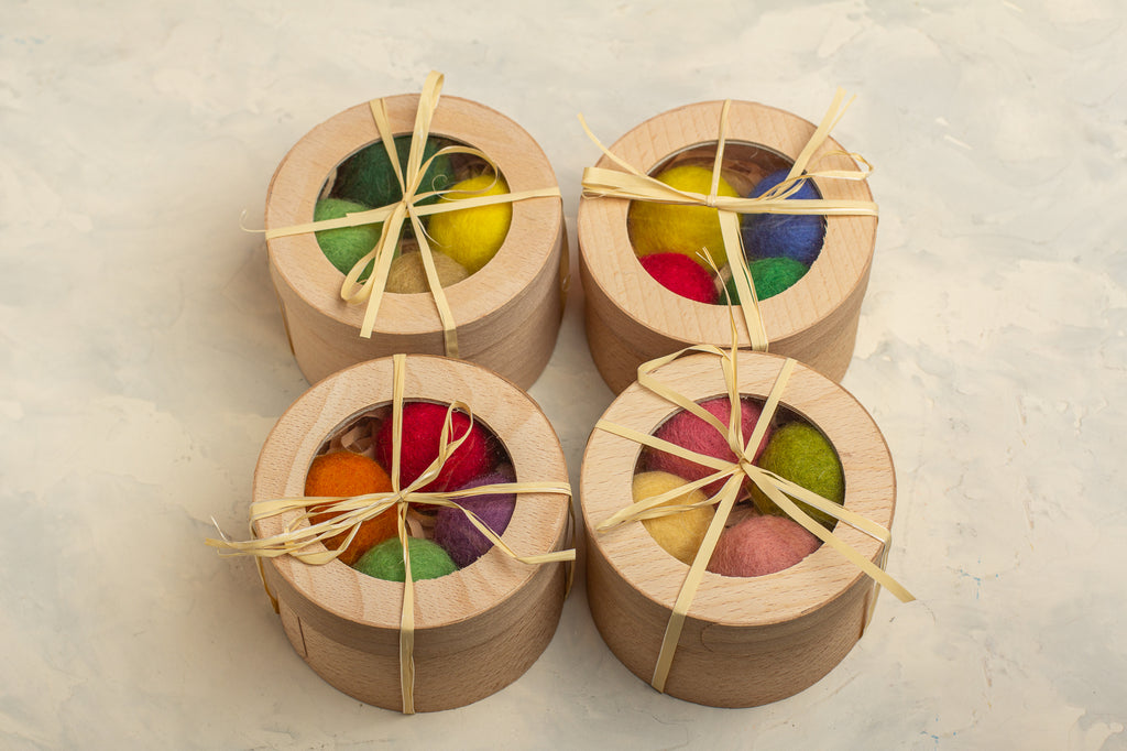 Indian Harmony - Cat Toy Set with 4 Wool Balls and Catnip