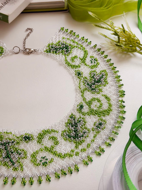 Colar de Contas "Espírito de Carvalho" | Verde e Transparente | Feito à Mão