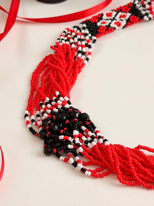 Colar de Contas "Corações Selvagens" | Vermelho, Preto e Branco | Artesanal