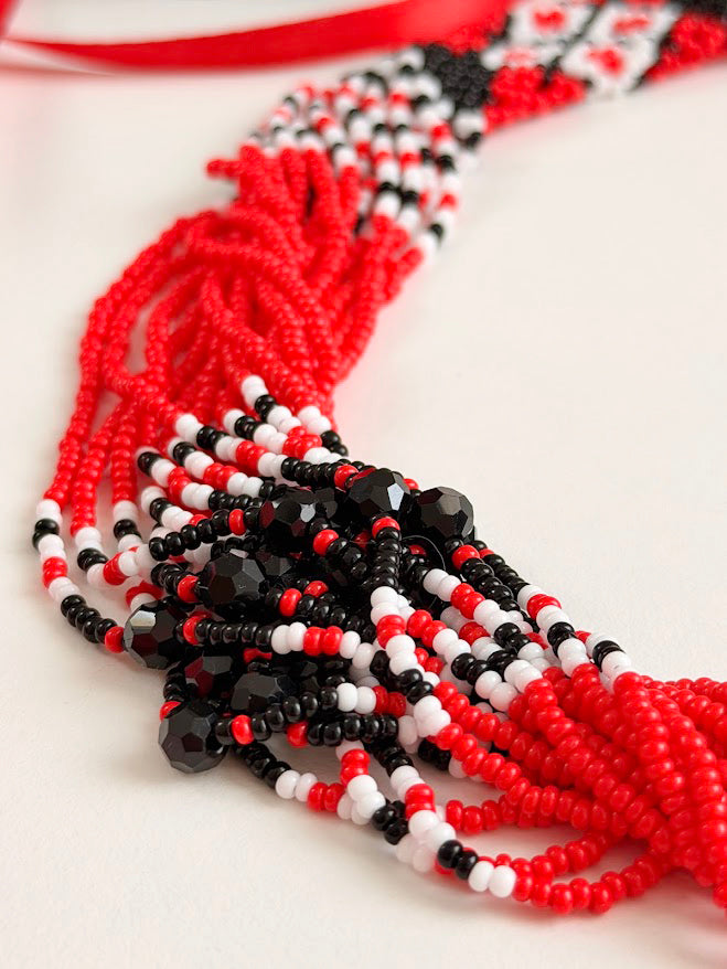 Colar de Contas "Corações Selvagens" | Vermelho, Preto e Branco | Artesanal
