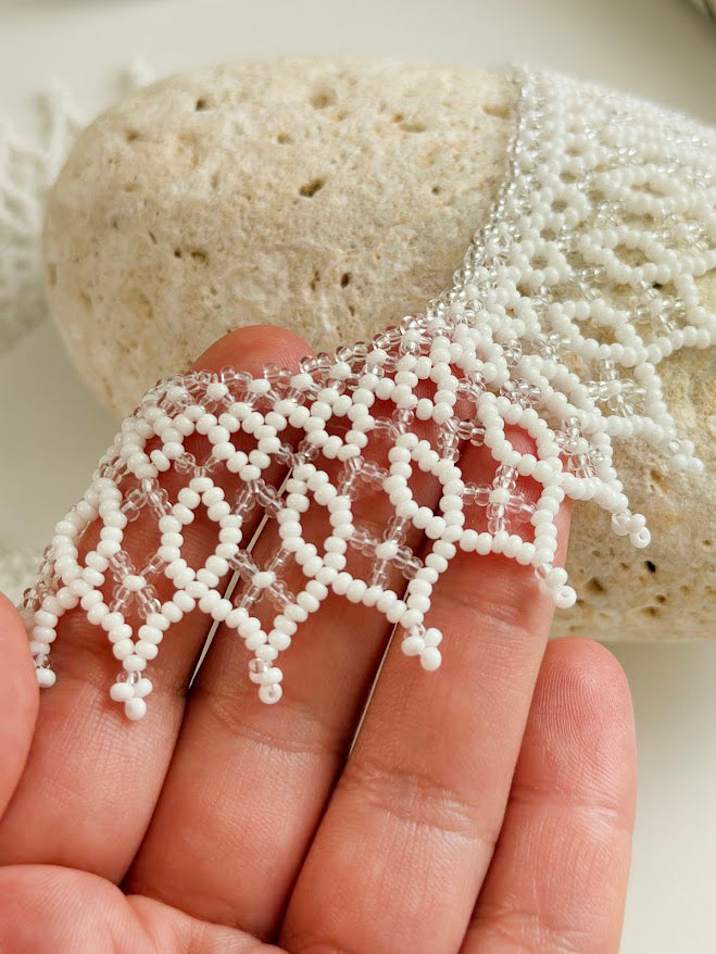 Colar de Contas "Renda de Neve" | Branco e Transparente | Feito à Mão