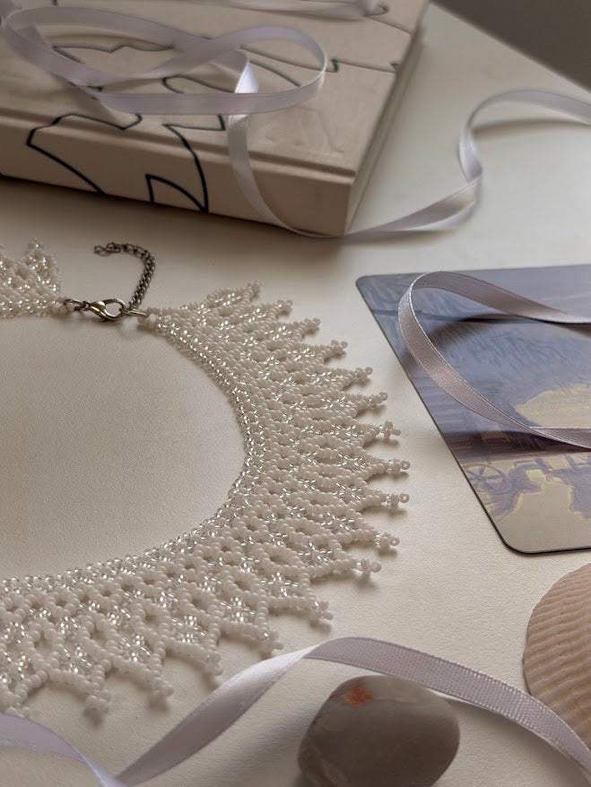 Colar de Contas "Renda de Neve" | Branco e Transparente | Feito à Mão